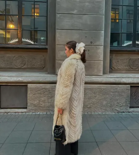 Image 4379242 from Laufey lin