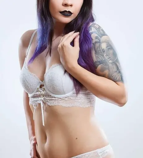 Image 4366072 from Women of Metal