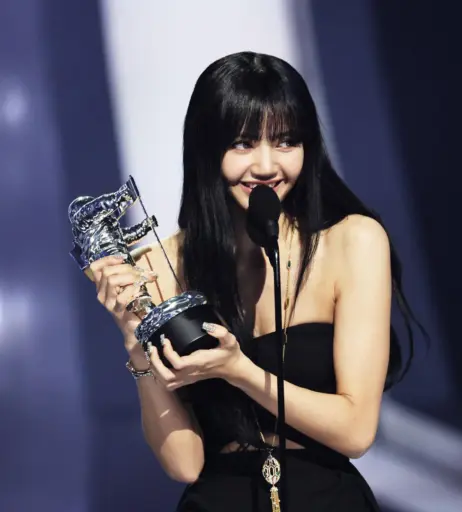 Image 4368507 from Lisa | BLΛƆKPIИK (Blackpink)