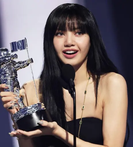 Image 4368523 from Lisa | BLΛƆKPIИK (Blackpink)