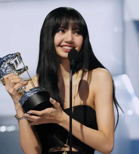 Image 4368491 from Lisa | BLΛƆKPIИK (Blackpink)