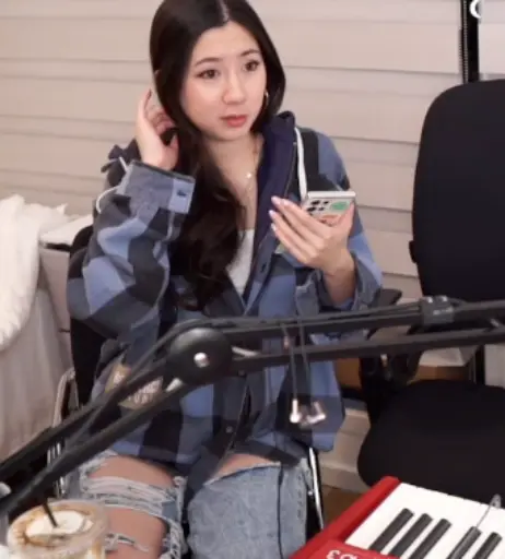 Image 4335995 from Fuslie (Leslie)