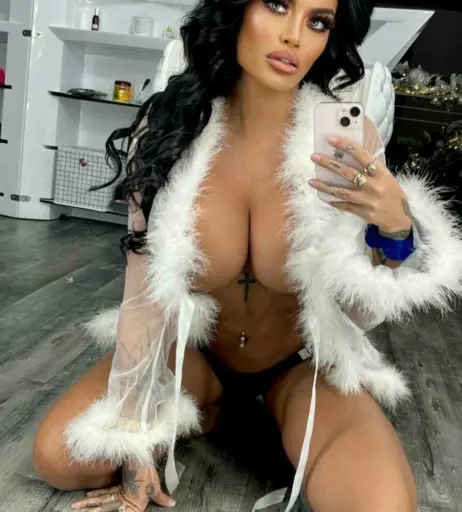 Image 4879326 from Toochi Kash / Italia Kash