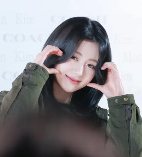 Image 4991475 from Huh Yunjin 허윤진 | LESSERAFIM