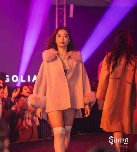 Image 4958424 from Laufey lin