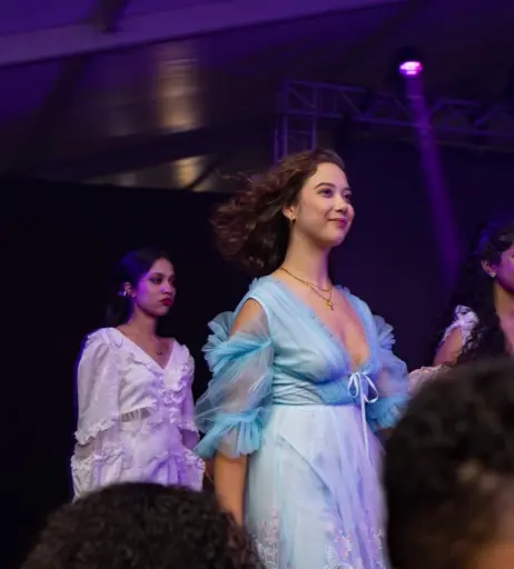 Image 4958356 from Laufey lin