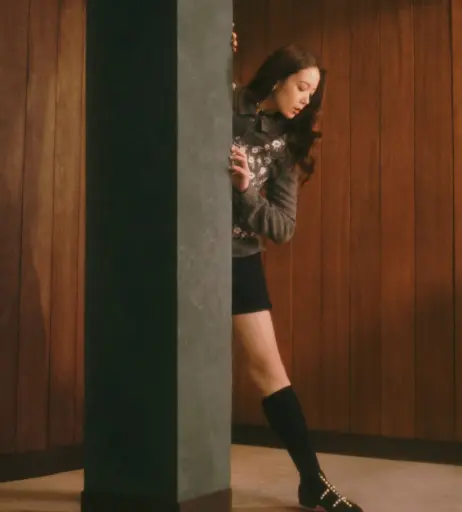 Image 4958272 from Laufey lin