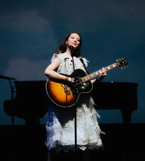 Image 4958204 from Laufey lin