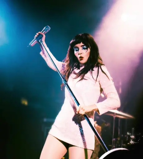 Image 4497057 from Lauren Mayberry (Singer)
