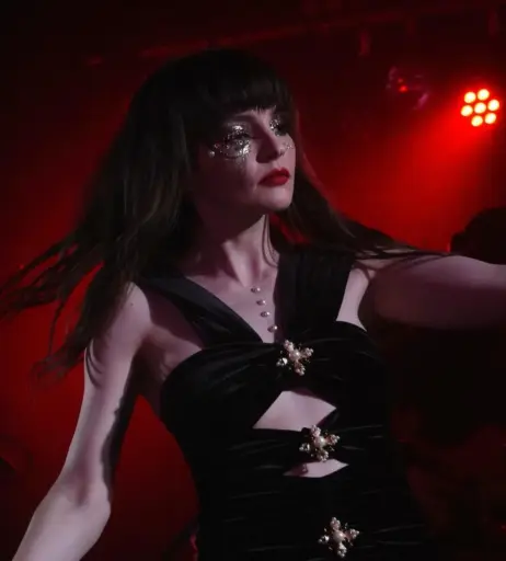 Image 4491436 from Lauren Mayberry (Singer)