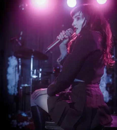 Image 4498576 from Lauren Mayberry (Singer)