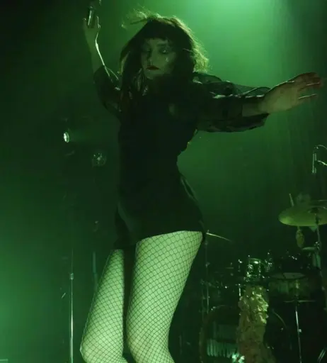 Image 4498658 from Lauren Mayberry (Singer)