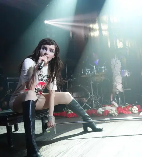 Image 4482528 from Lauren Mayberry (Singer)