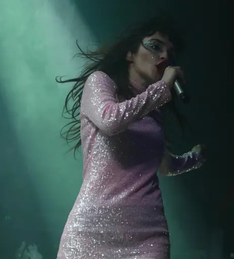 Image 4482079 from Lauren Mayberry (Singer)