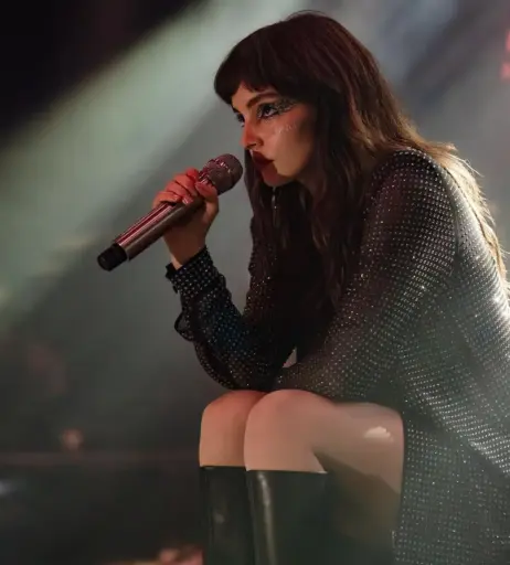 Image 4489032 from Lauren Mayberry (Singer)