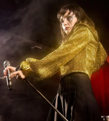 Image 4489934 from Lauren Mayberry (Singer)