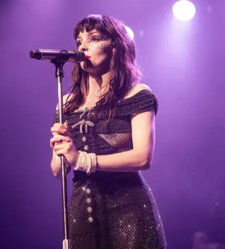Image 4488331 from Lauren Mayberry (Singer)