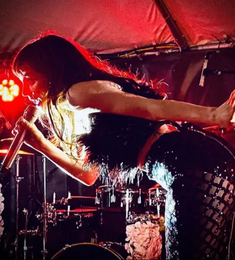 Image 4475692 from Lauren Mayberry (Singer)