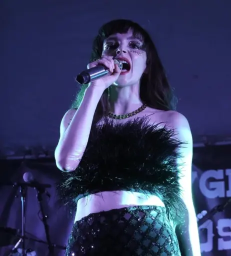 Image 4476321 from Lauren Mayberry (Singer)