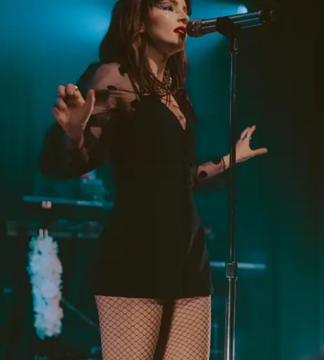 Image 4477307 from Lauren Mayberry (Singer)