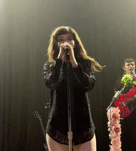 Image 4477945 from Lauren Mayberry (Singer)