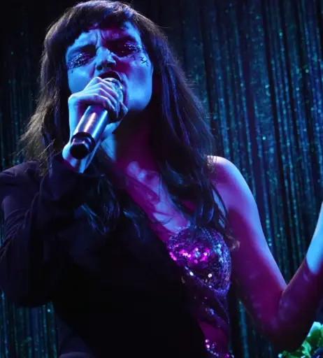 Image 4471402 from Lauren Mayberry (Singer)