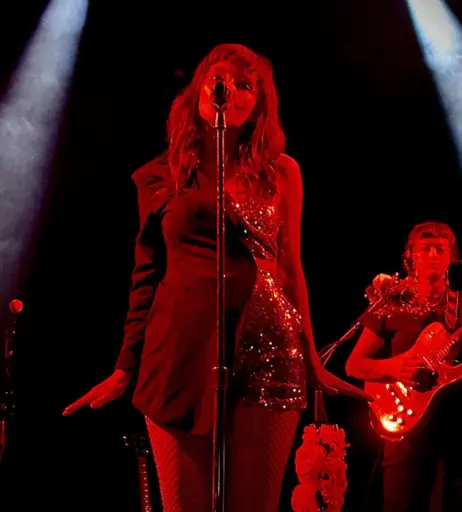 Image 4472189 from Lauren Mayberry (Singer)