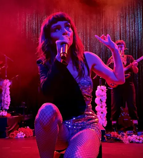 Image 4472332 from Lauren Mayberry (Singer)