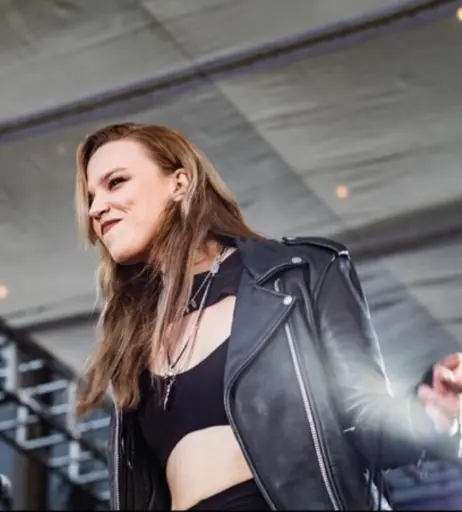 Image 4473403 from Women of Metal