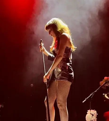 Image 4473613 from Lauren Mayberry (Singer)
