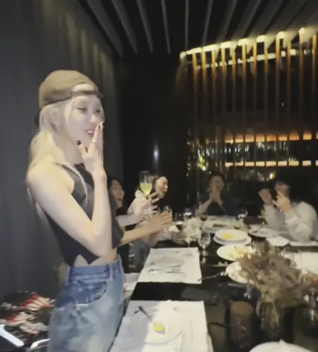 Image 4478468 from Rosé || Roseanne Park - BLΛƆKPIИK ( BLACKPINK )