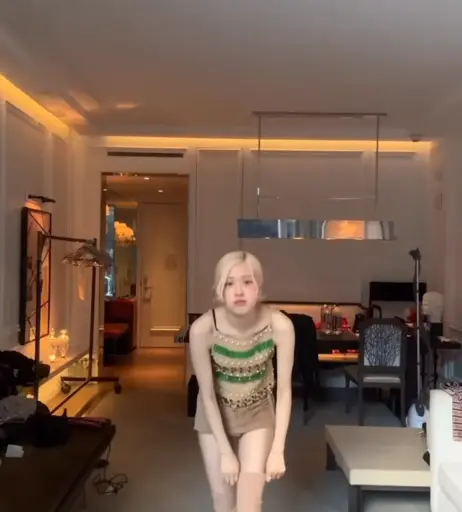 Image 4478027 from Rosé || Roseanne Park - BLΛƆKPIИK ( BLACKPINK )