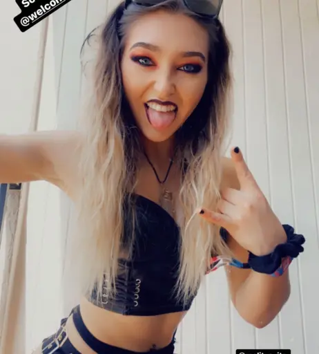 Image 4478368 from Women of Metal