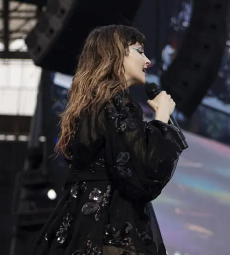 Image 4478221 from Lauren Mayberry (Singer)