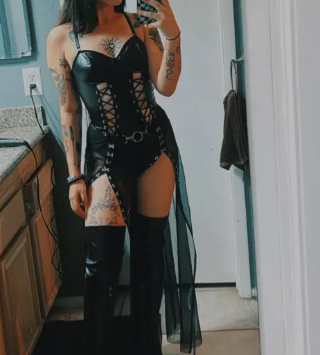 Image 4478957 from Women of Metal