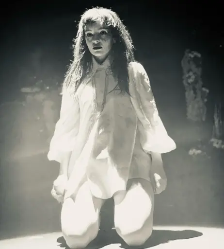 Image 4465761 from Lauren Mayberry (Singer)