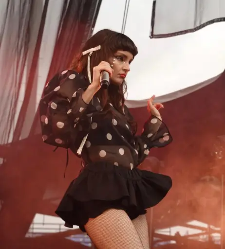 Image 4467835 from Lauren Mayberry (Singer)