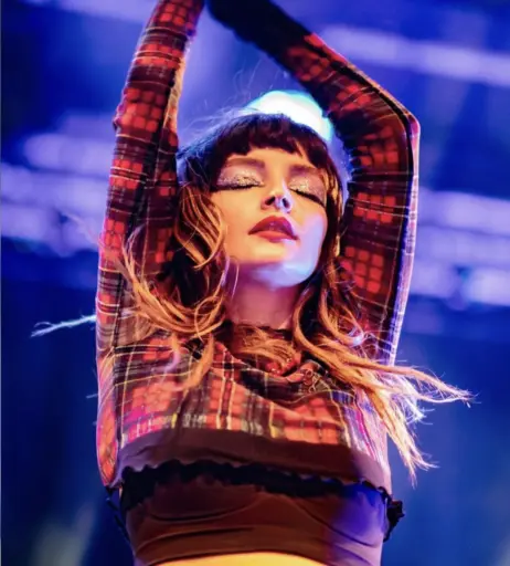 Image 4464810 from Lauren Mayberry (Singer)