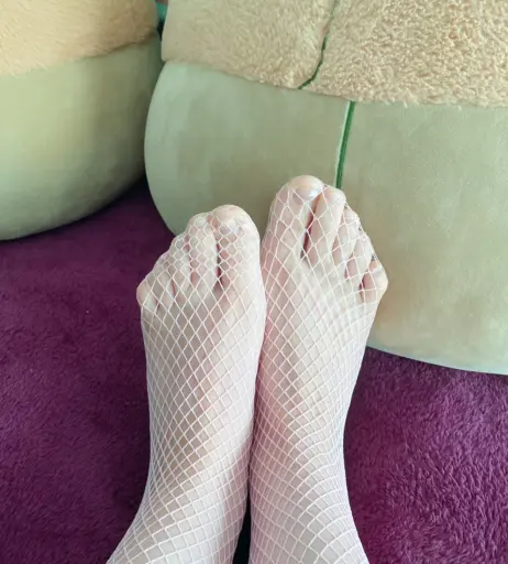 Image 4462980 from TwinTwitcherz (jessicatalystic - Low_Ad_988) + (Linneas_life_ - Linneas_Feet)