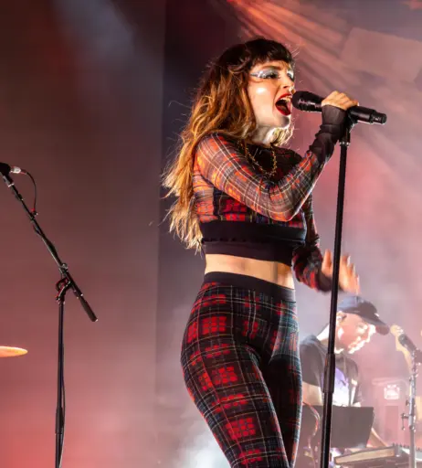 Image 4463783 from Lauren Mayberry (Singer)