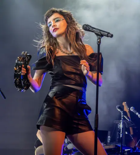 Image 4463734 from Lauren Mayberry (Singer)