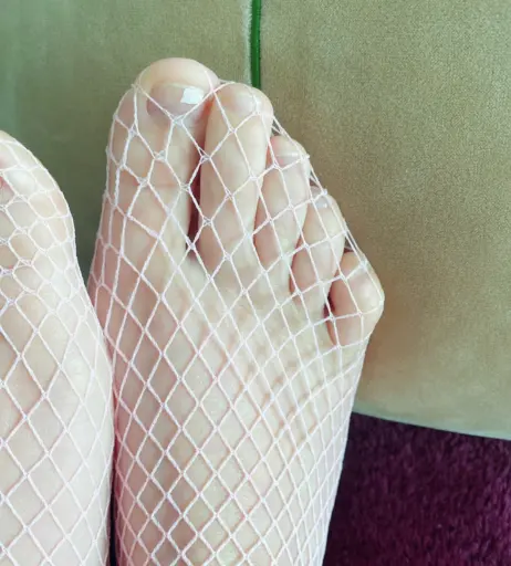 Image 4463091 from TwinTwitcherz (jessicatalystic - Low_Ad_988) + (Linneas_life_ - Linneas_Feet)