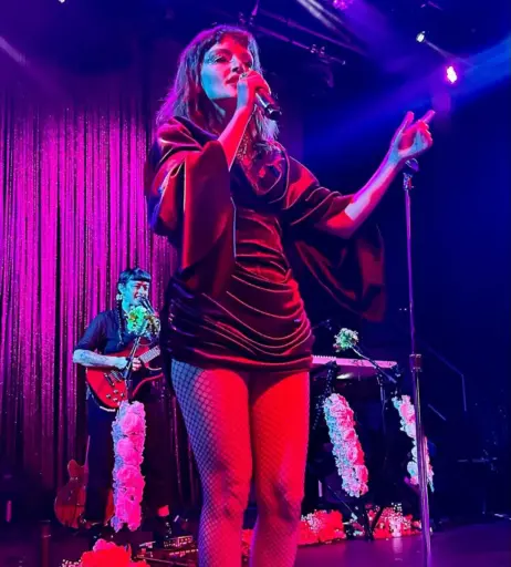 Image 4469882 from Lauren Mayberry (Singer)