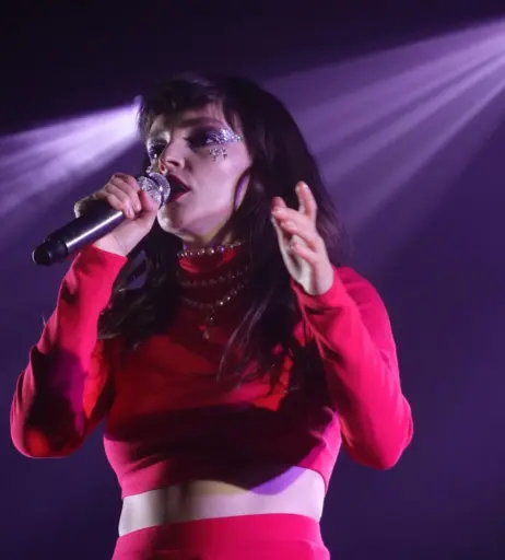 Image 4468519 from Lauren Mayberry (Singer)