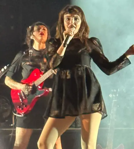 Image 4468685 from Lauren Mayberry (Singer)