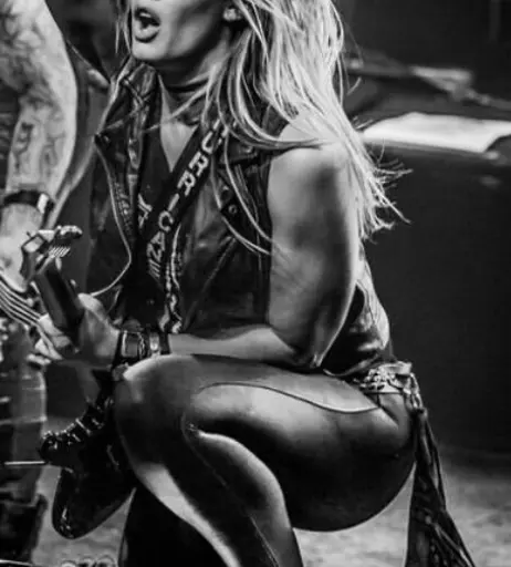 Image 4457704 from Women of Metal