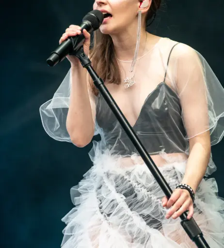 Image 4457090 from Lauren Mayberry (Singer)