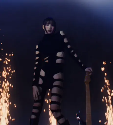 Image 4454114 from Lisa | BLΛƆKPIИK (Blackpink)