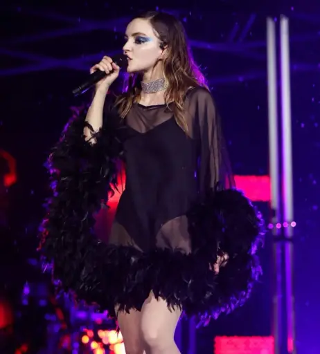 Image 4459814 from Lauren Mayberry (Singer)