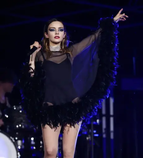 Image 4459766 from Lauren Mayberry (Singer)